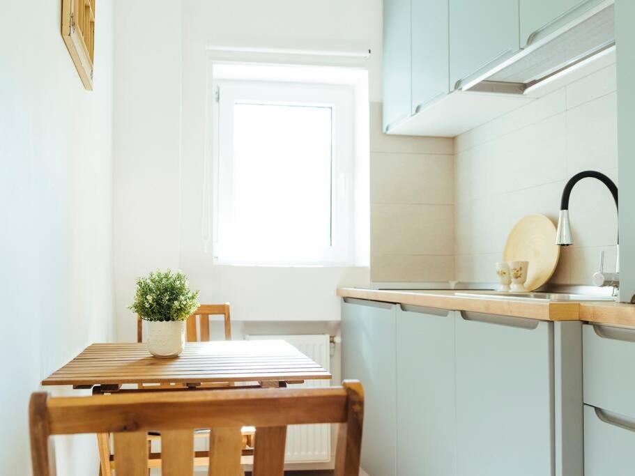 Cozy Studio Next To House Of Parliament Bucareste Exterior foto